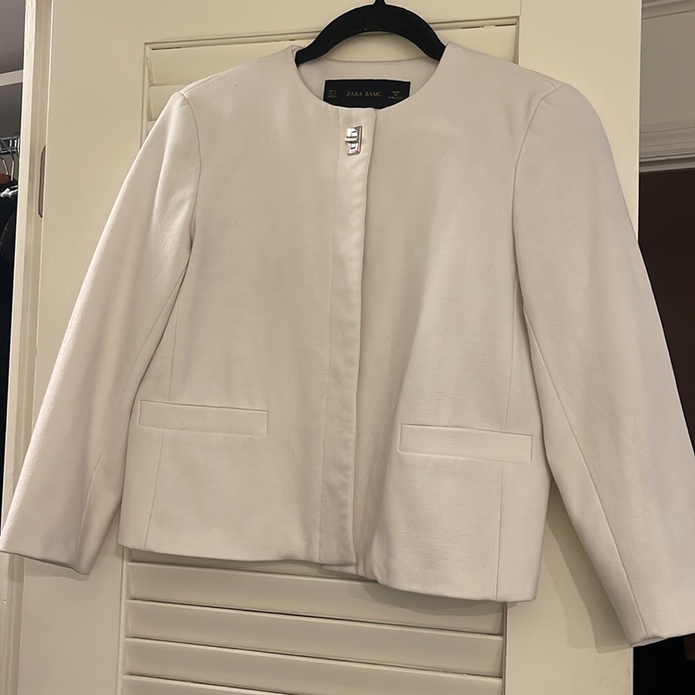 Zara White Blazer Gem